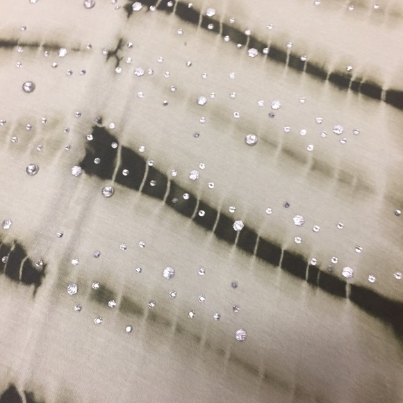 $8 SALE Thomas & Olivia Green Tie Dye Top - Picture 5 of 7